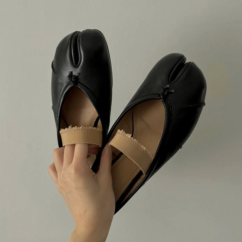 Elegante dame ballerina sko i sort - close-up view