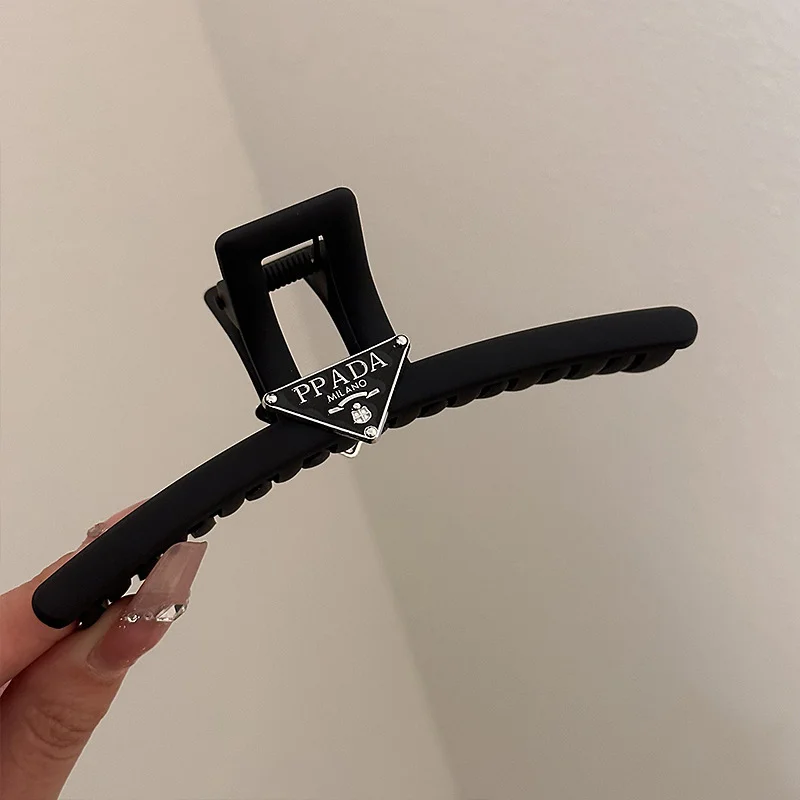 High-End Frosted Acrylic Metal Hair Claws Triangle Letter Clip Simple Shark Clip Bangs Holder Fashionable Hair Accessories