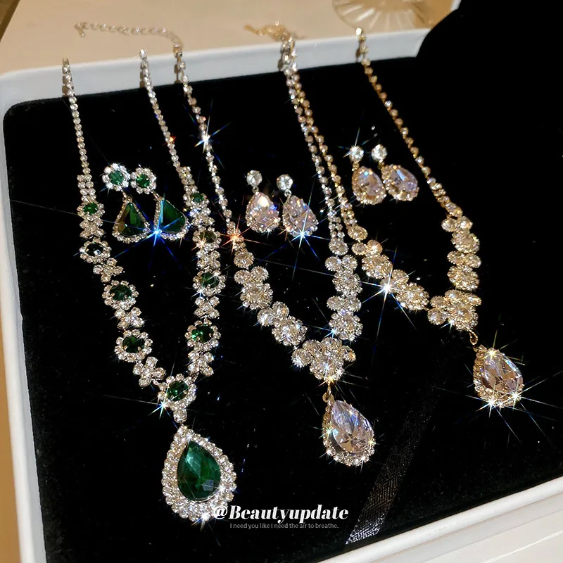 

New water droplet studded diamond earrings necklace French elegant high-end light luxury sparkling pendant collarbone chain