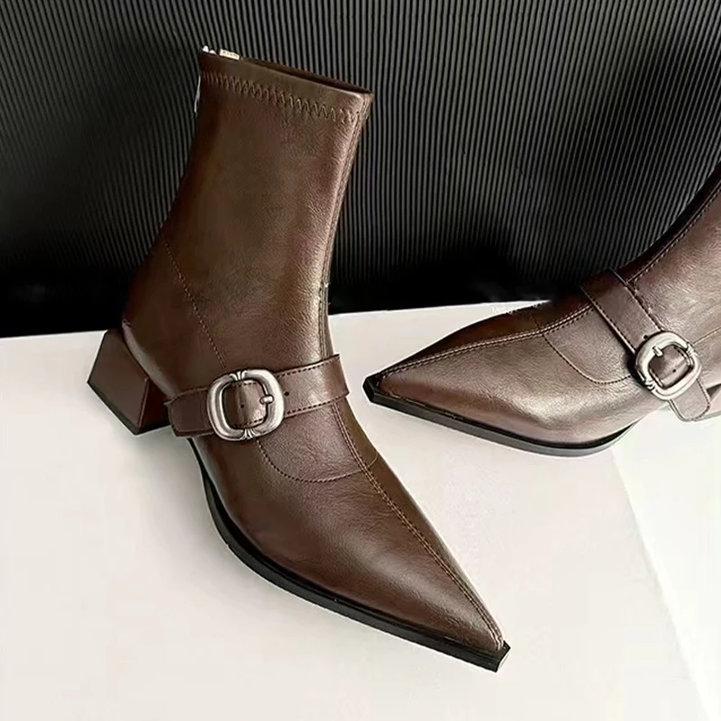 حذاء من الجلد للنساء أشار تو موضة فاخرة أحذية بكعب فستان شتوي مصمم 2025 جديد أنيق قصير بوتاس دي موجي Zapatos