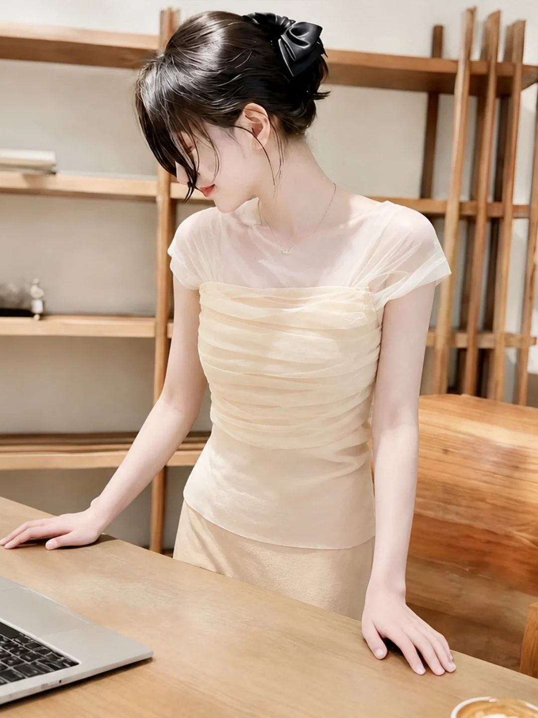 

Elegant Mesh Splice Short Sleeve T-Shirt Fashionable Commute Top Light Maturity Style Summer 2026 Korean Version Slim Fit
