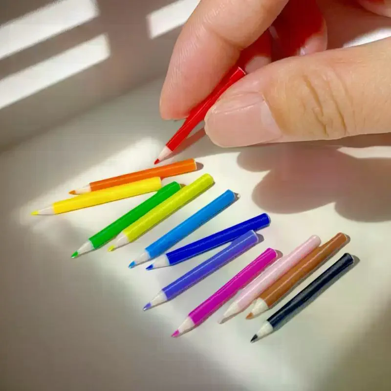 Paquete de accesorios para casa de muñecas en miniatura de 10/12 piezas, mini modelo de material escolar con bolígrafos de colores y lápiz para niños