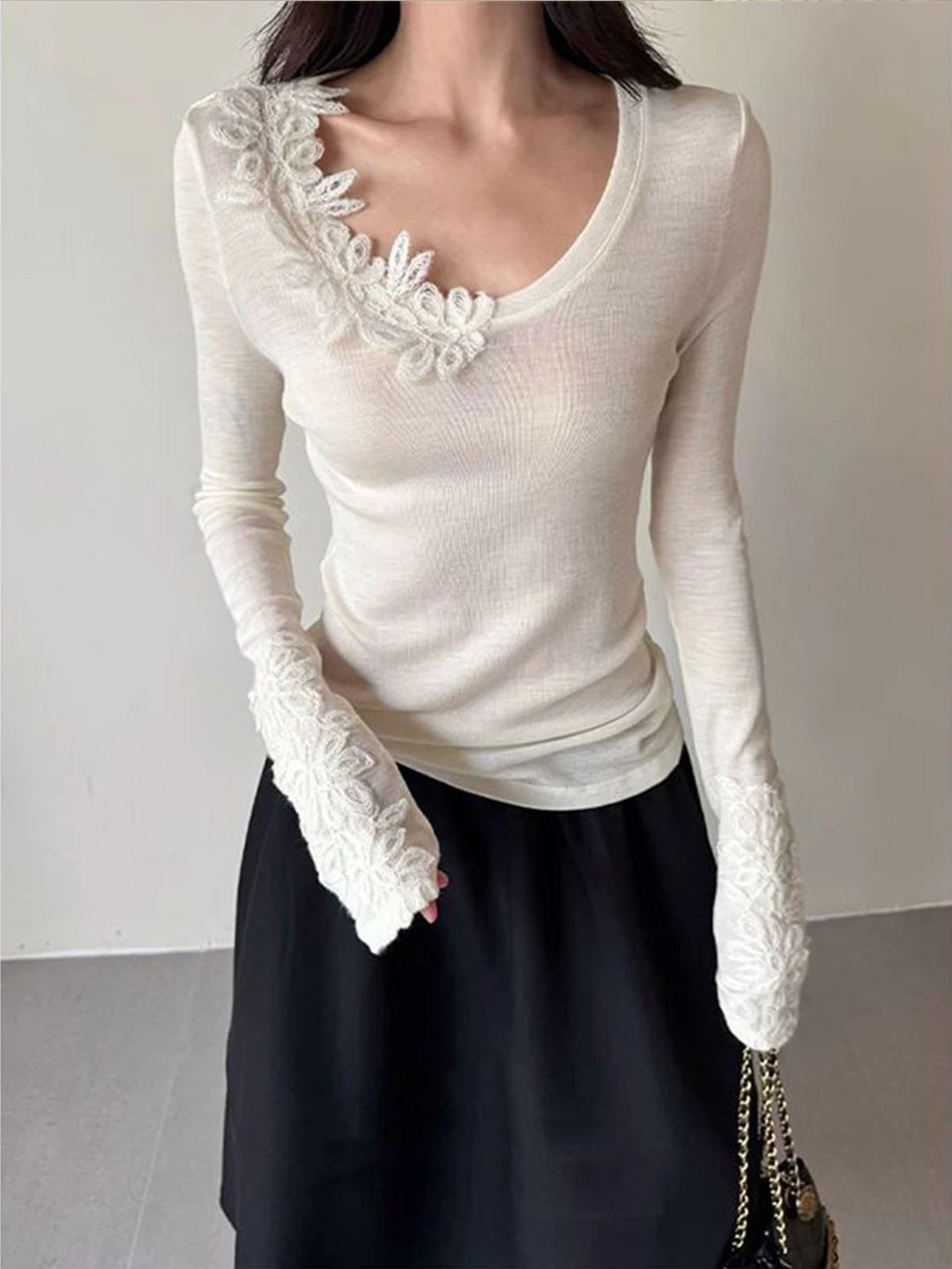 

Women's Knitted Lace Trim round Neck Base Shirt Slim Fit Inner Wear T-Shirt Soft Polyester Fiber Spring Autumn Fashionable