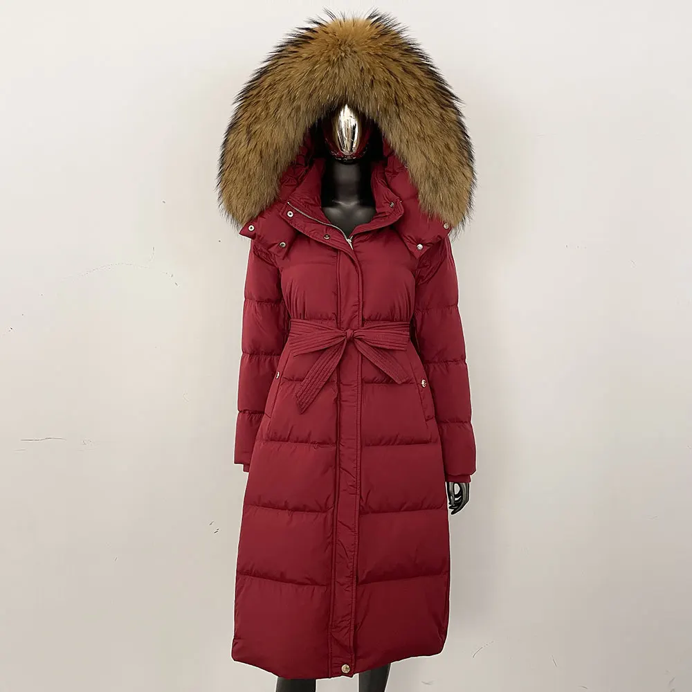 معطف شتوي سميك ودافئ بحزام أبيض أوزة أسفل معطف فضفاض بياقة من فرو الثعلب الحقيقي سترة نسائية بقلنسوة معطف منتفخ موضة جديدة