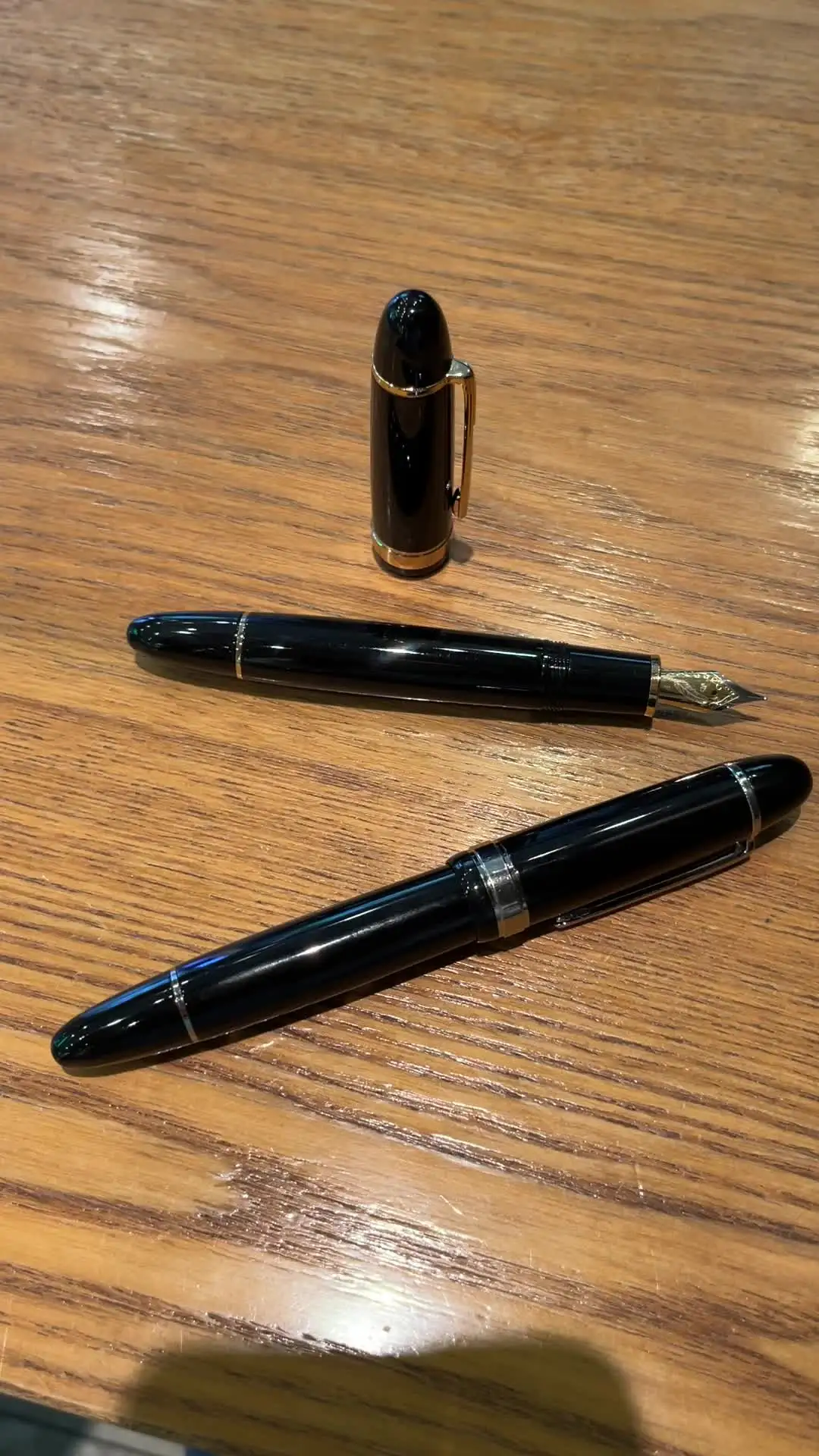 万年筆 ブラック×ゴールドカラー JX-149 ブラックラッカー万年筆、ゴールド仕上げ、細字ペン先、男性