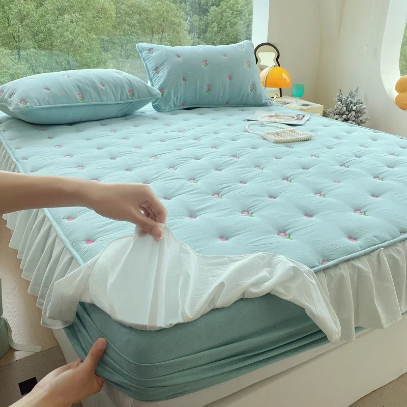 1PC Embroidery Floral Mattress Cover Thicken Lace Quilted Bed Cover with Elastic Band Solid Color 매트리스커버 Queen/King Bed Sheets