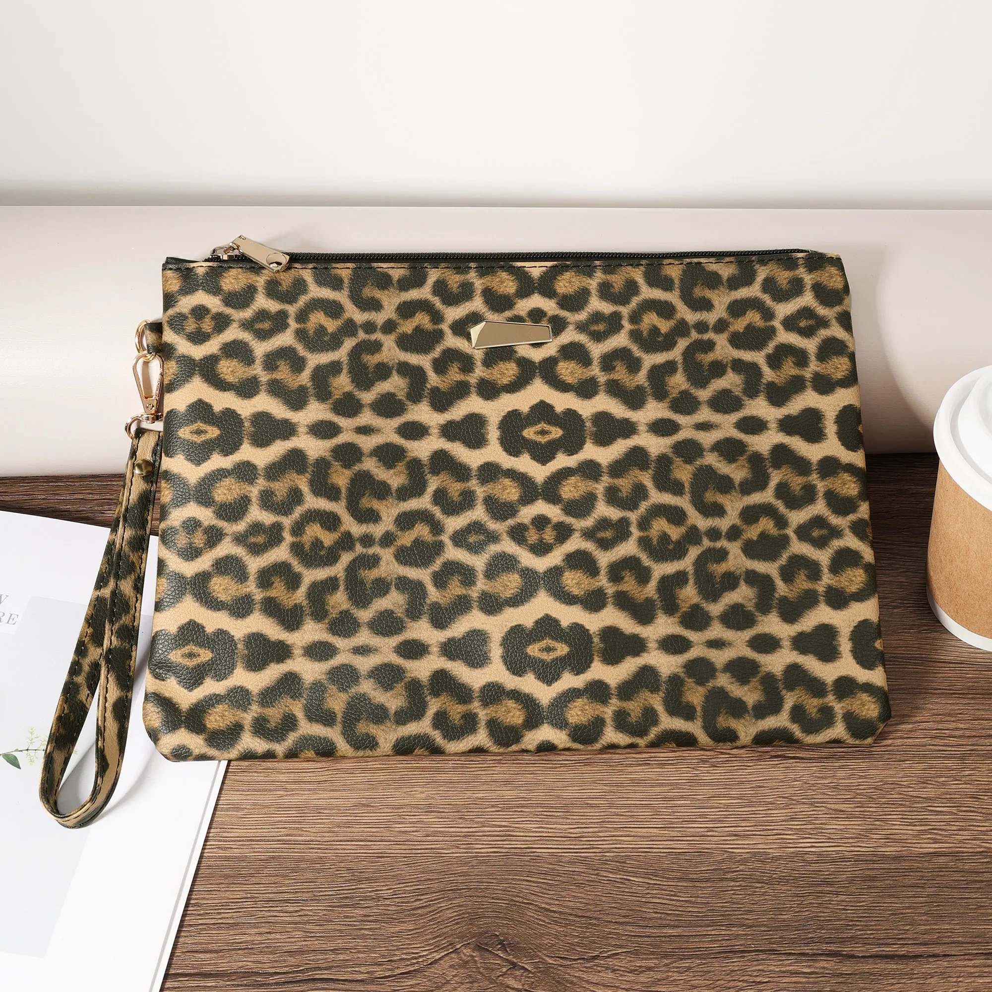 Fashionable leopard print women\'s coin coin coin wallet, high-quality PU leather multifunctional zippered phone and lipstick sma