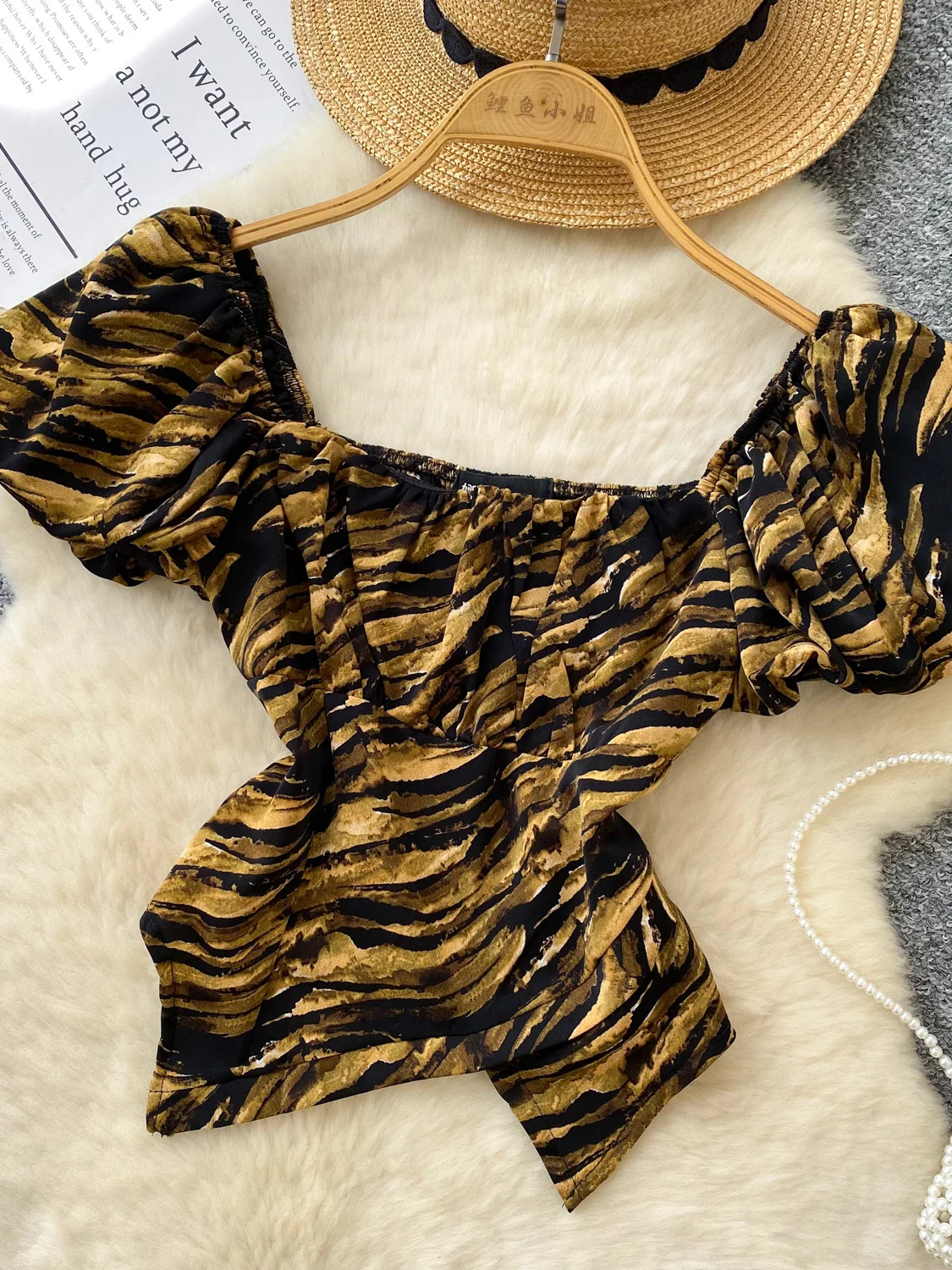 بلوزة صيفية للتنحيف بأكمام فقاعية وكتف واحد للنساء على الطراز الكوري كاجوال من ألياف البوليستر قابلة للتنفس وأكمام قصيرة #5