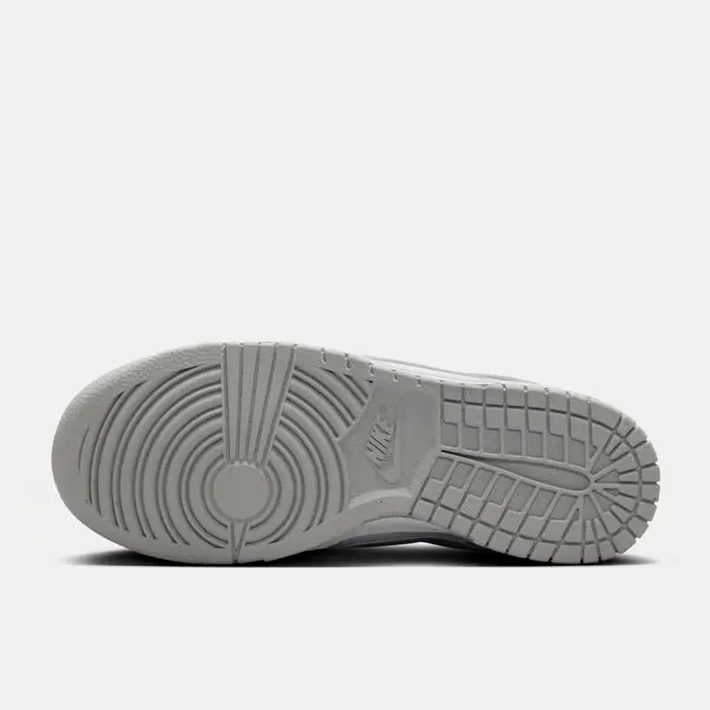 حذاء Nike Dunk Low Next Nature مريح ومتعدد الاستخدامات ومنخفض الارتفاع للرجال والنساء باللون الرمادي والأبيض
