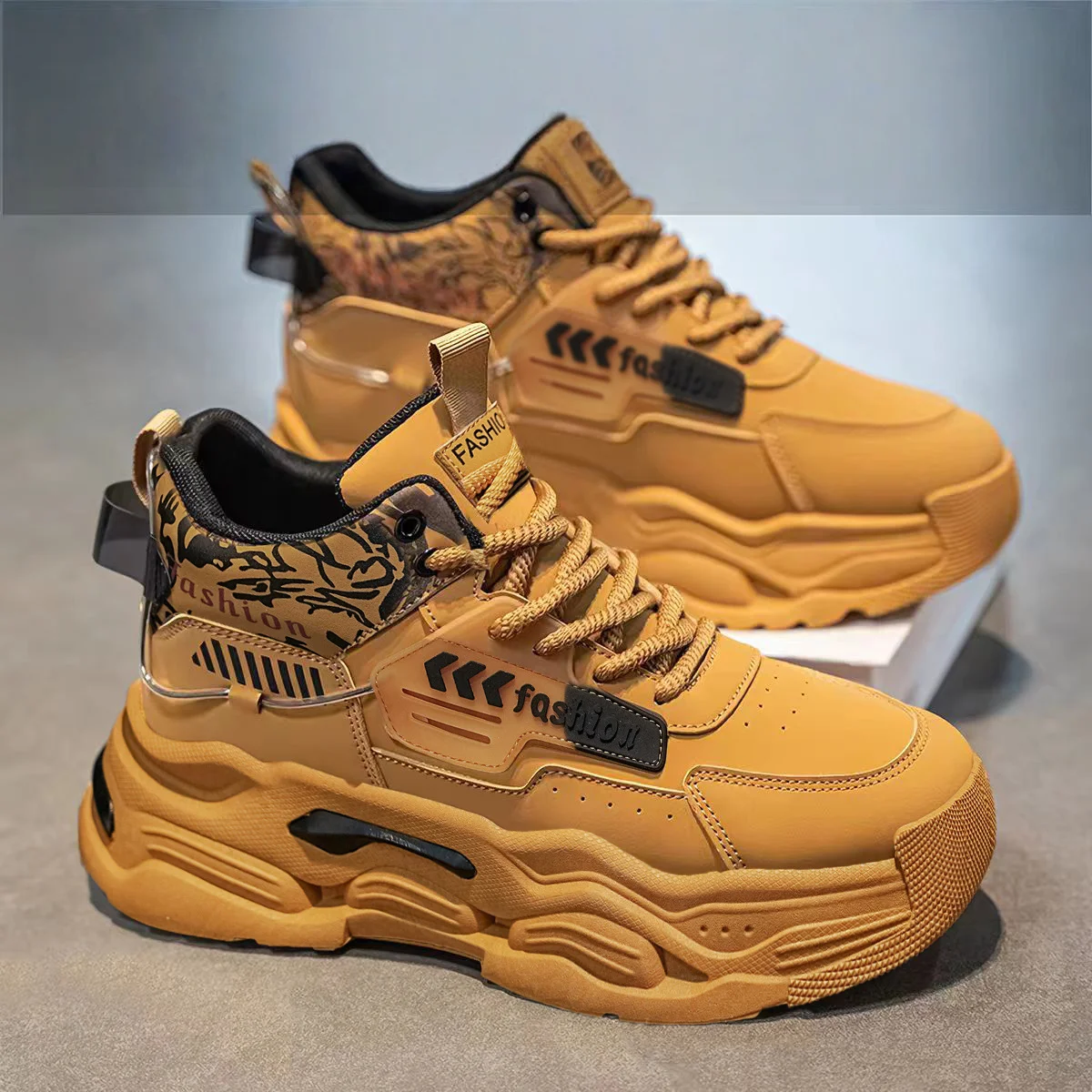 Casual Sneakers 2026 New Arrival Men Sneakers Spring Casual Lace Up Sport Sneakers Luxury Platform Anti-slip Running Shoes