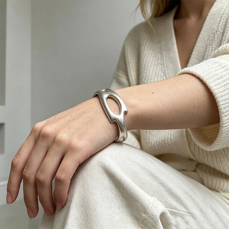 Deformed Curve Open Cuff Jewelry Accessories For Women Men, Unique Hollow Wrist Bangle, Copper Alloy Material, Hip‑hop Style Han