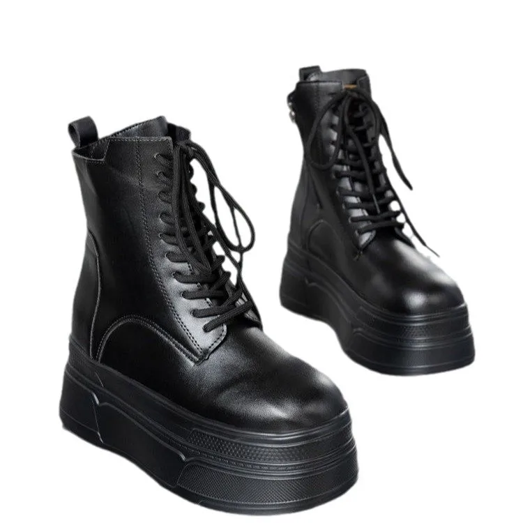 

Новые кожаные ботинки на толстой подошве размером 10 см, простые и однотонные, легкие, удобные и не уставшие.