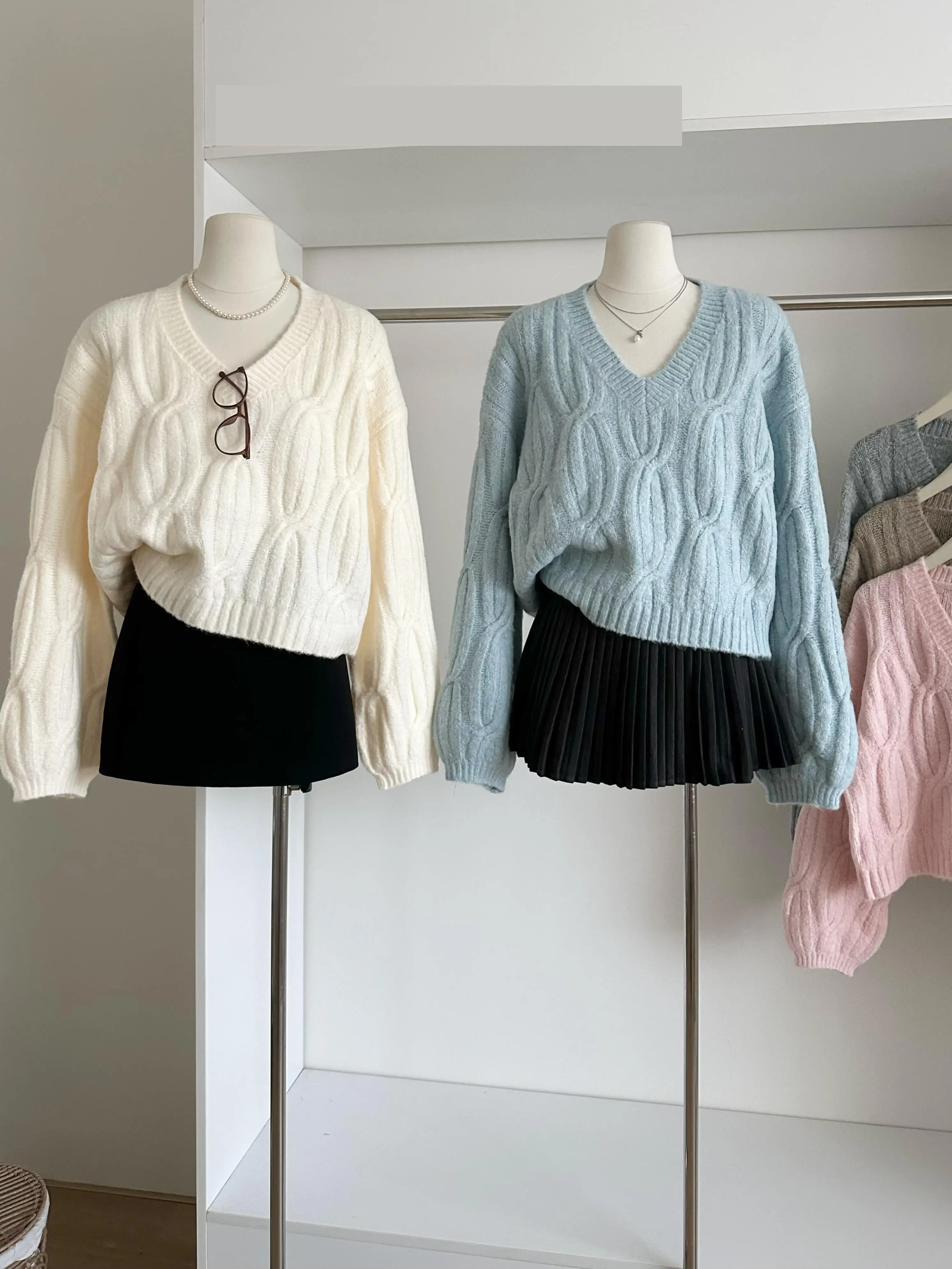 

Women's Autumn Winter Elegant V Neck Long Sleeve Loose Short Sweater Lady Solid Color Twisted Pattern Pullover Jumper Top