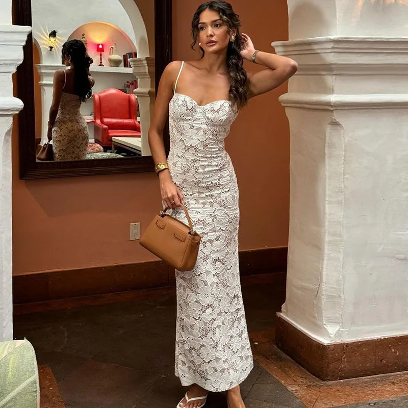 คอมบะซากิผู้หญิงสลิมดอกไม้ลูกไม้คอหวานแขนกุดปรับสายสะพายไหล่บางสูงแยกบอดี้คอน คามิชุดยาว