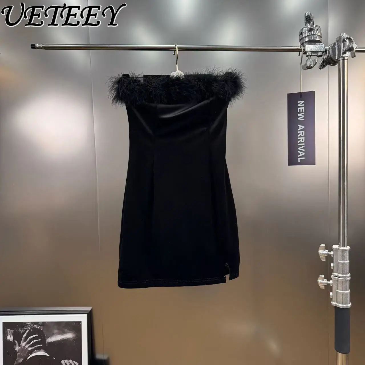 

Autumn Winter New Black Off-Shoulder Short Dress with Ostrich Feather Patchwork Design High Waist Slim Fit Party Mini Dress