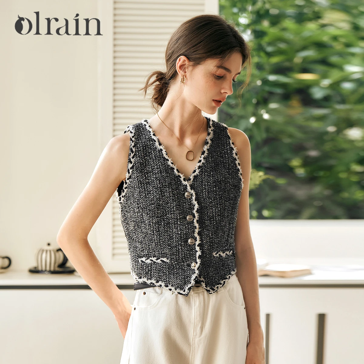 OLrain Women 2026 Spring New Black White Tweed Vest V Neck Sleeveless Cropped Waistcoat Elegant Layered Outerwear N57CJ96008