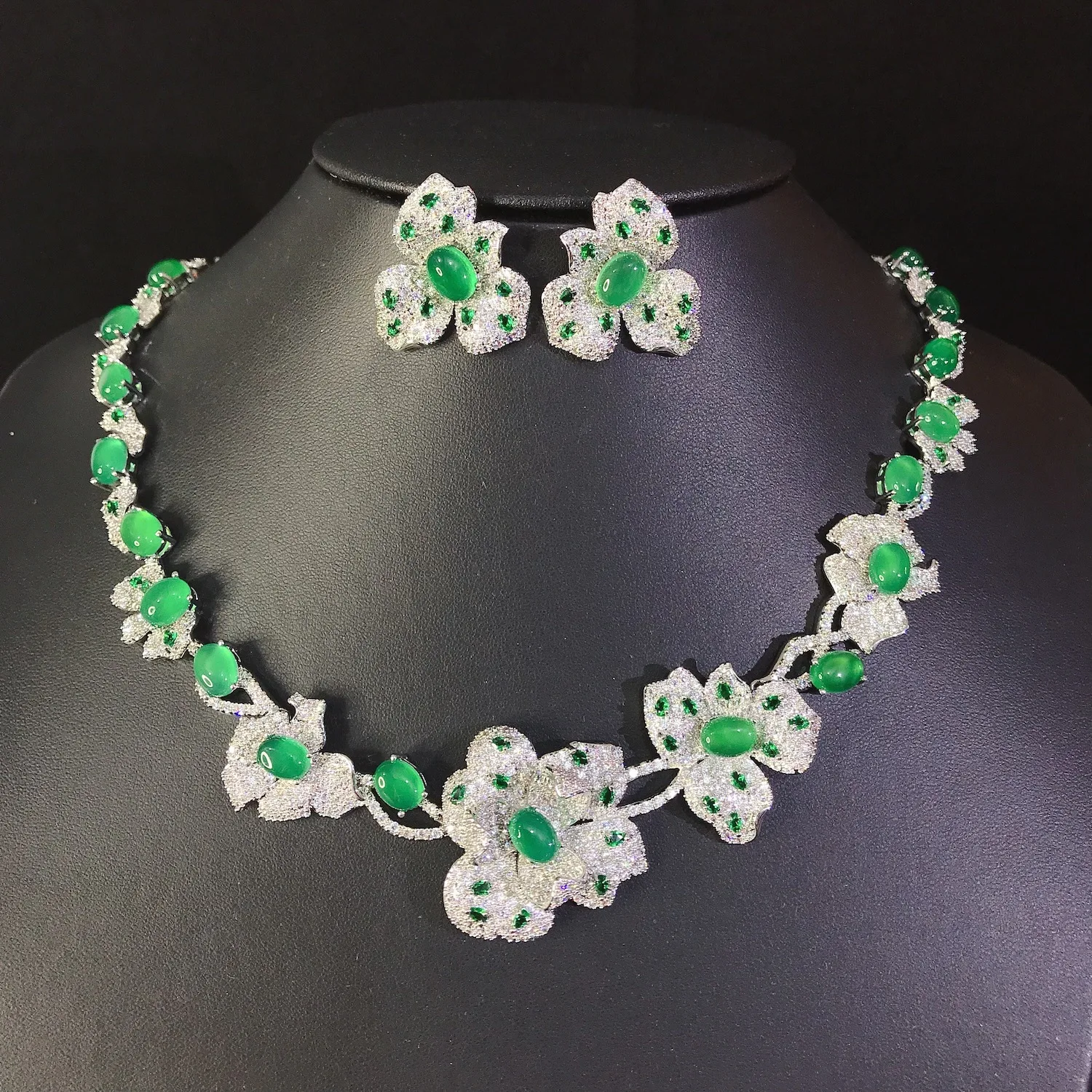 Popular Exquisite Green Flower Necklace and Earring Set Suitable for Wedding Bridal Party Zircon Jewelry Birthday Gift M-1170
