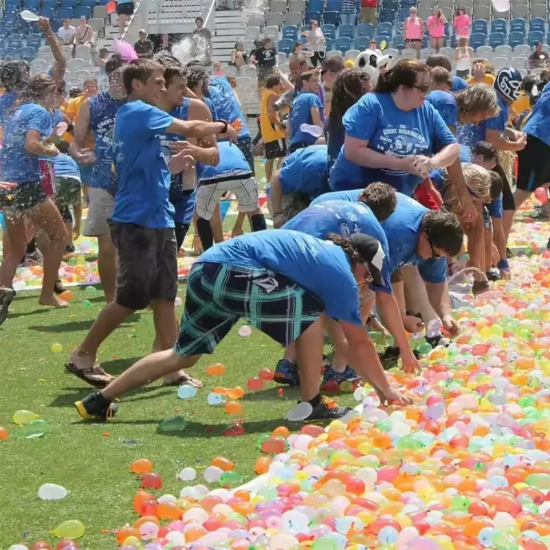 111個入り カラフルクイックフィル水風船 自己密封式水しぶ - Party Games Using Balloons のレビューと価格