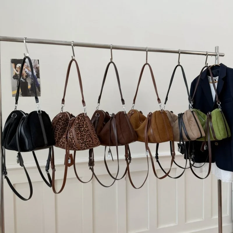 

Best Superstar Show Luxury Fashion Handbag For Women In High-End Minimalist Unique Design Vintage Touch