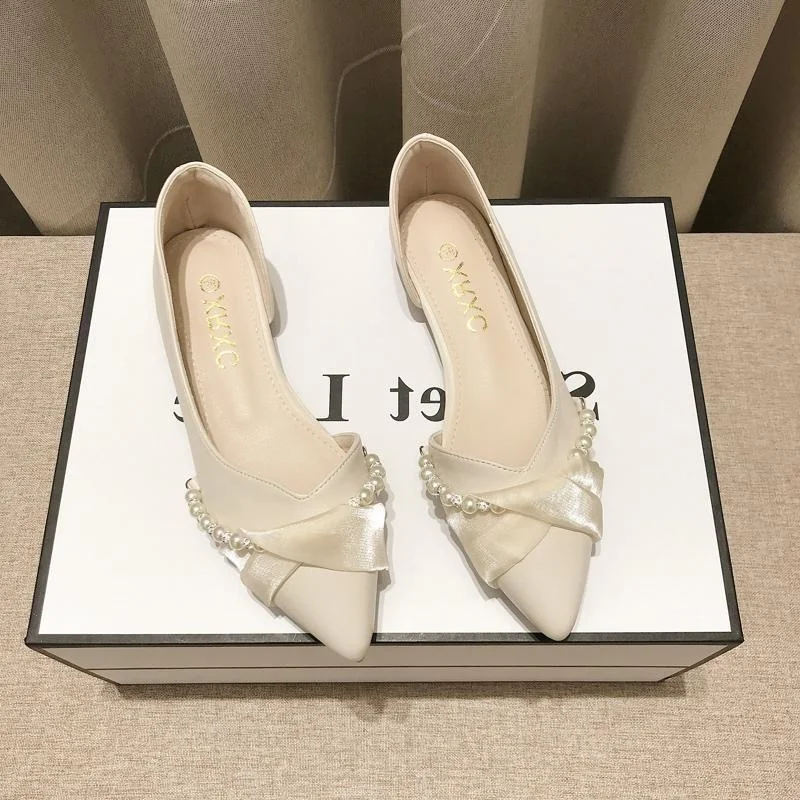 

Новые женские элегантные туфли-балетки с острым носком, жемчужным бантом и мягкой подошвой для подружек невесты, 2026 год
