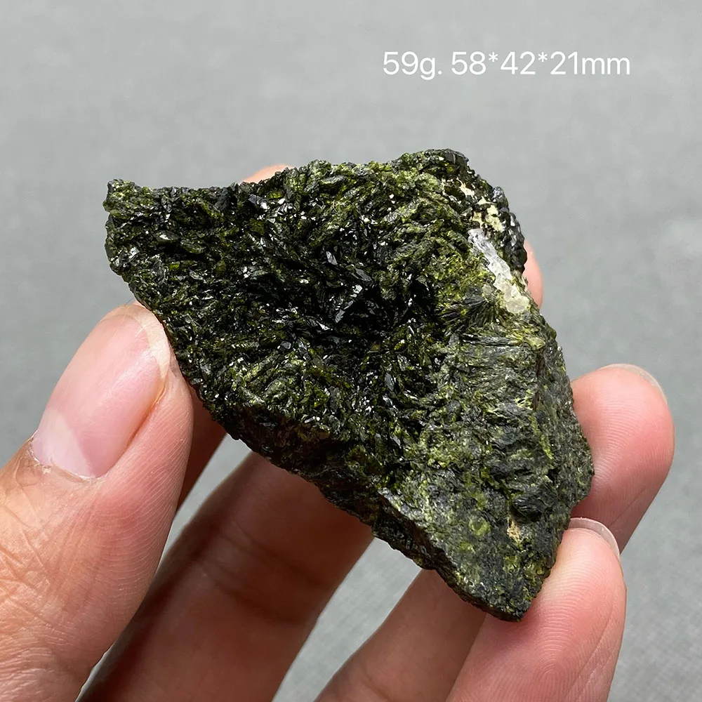 100% natural epidote and crystal symbiosis rough stone specimen healing crystal （crystal floating growth）