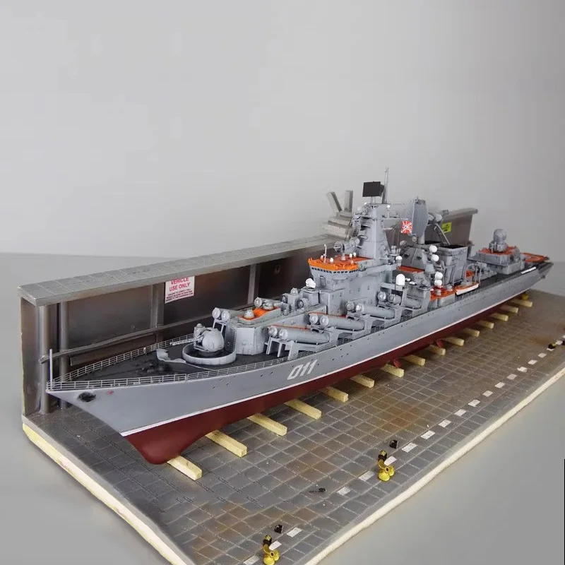 

Russian Navy Slava-class "Varyag" Missile Cruiser 1/350 Plastic Warship Finished Model Ship model Gift Nautical Collectible Toy