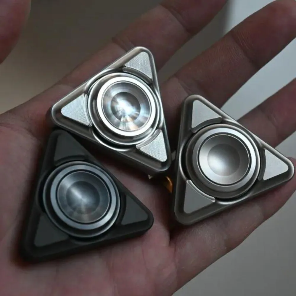 Blacktopworks EDC Addiction ST 2.0 Tungsteno Tre foglie Spinner Gadget per alleviare l'ansia Fidget Spinner Gyro