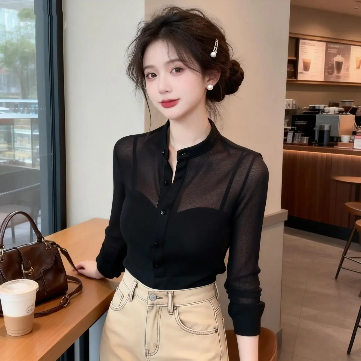 

Тонкая полупрозрачная женская блузка Bla Me с длинным рукавом: модный базовый топ для весны и лета, создающий ощущение роскоши и индивидуальности.