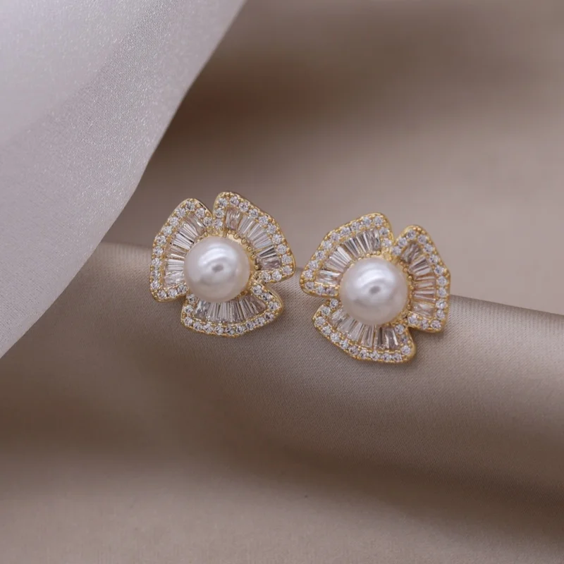 South Korea new design fashion jewelry 14K gold plated zircon flower pearl earrings elegant women's evening party accessories