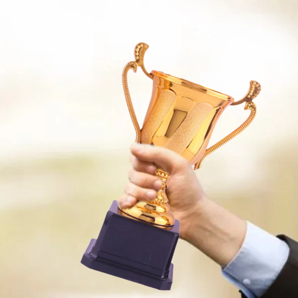 농구 축구 트로피 높이 17.5/22cm 게임 경기 트로피 핸들 및 베이스 파티 행사용 우승자 상 트로피