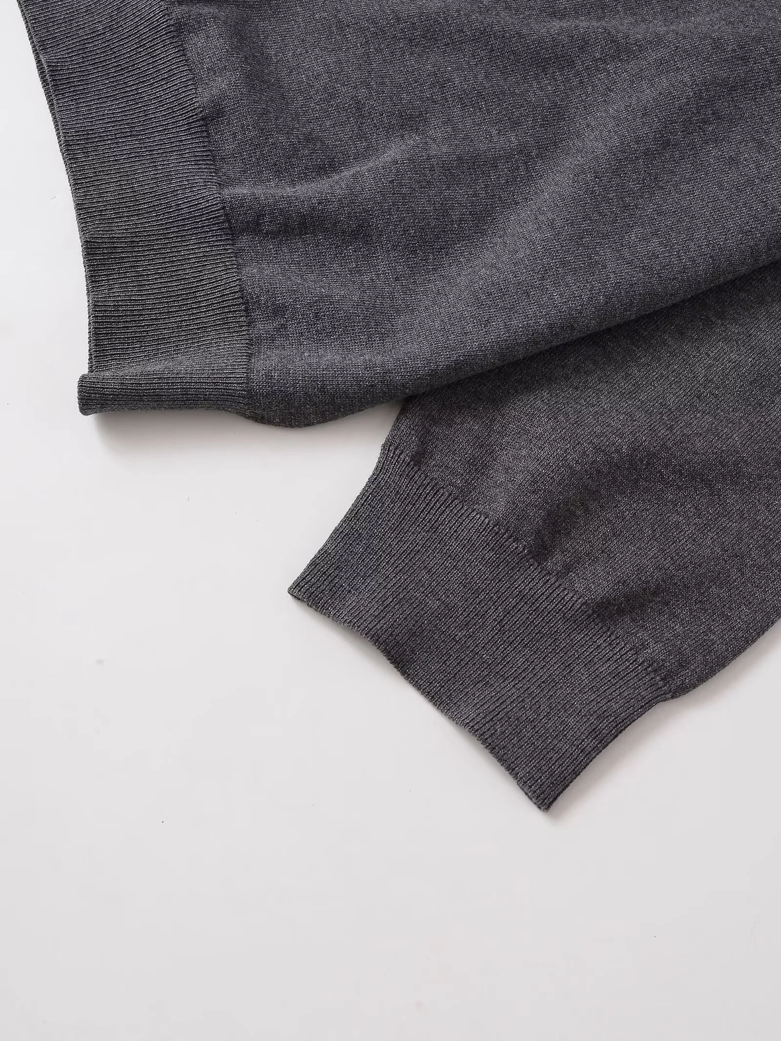 เสื้อสเวตเตอร์ถักผสมผสาน สไตล์ลำลอง เรียบง่าย สบายๆ สำหรับผู้หญิง คอลเลคชั่นฤดูใบไม้ร่วง ปี 2025