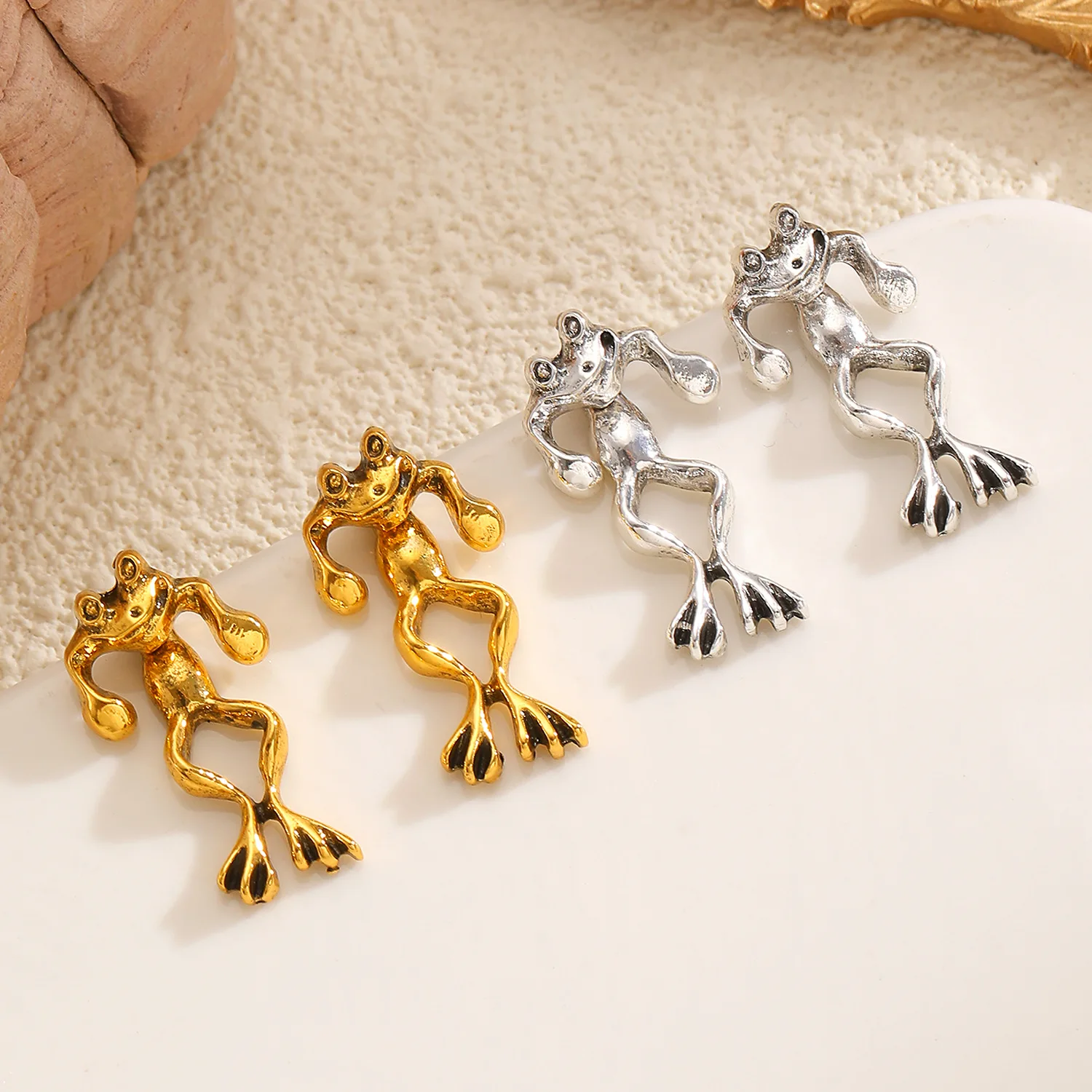 Punk Cute Cartoon Frog Stud Earrings for Women Men Funny Metal Animal Detachable Two Wear Earrings Unique Jewelry Amusing Gift