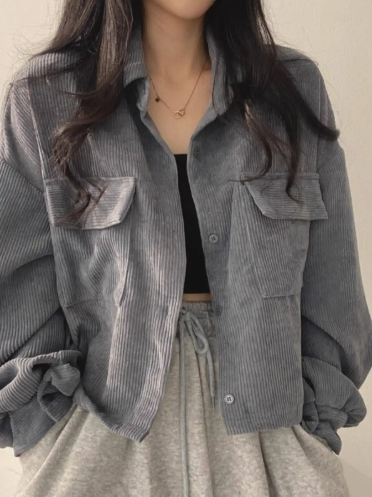 

2025 Autmn Women's Shirt Jacket French Retro Single Breasted Collared Corduroy Long Sleeve Short Stylish Outerwear