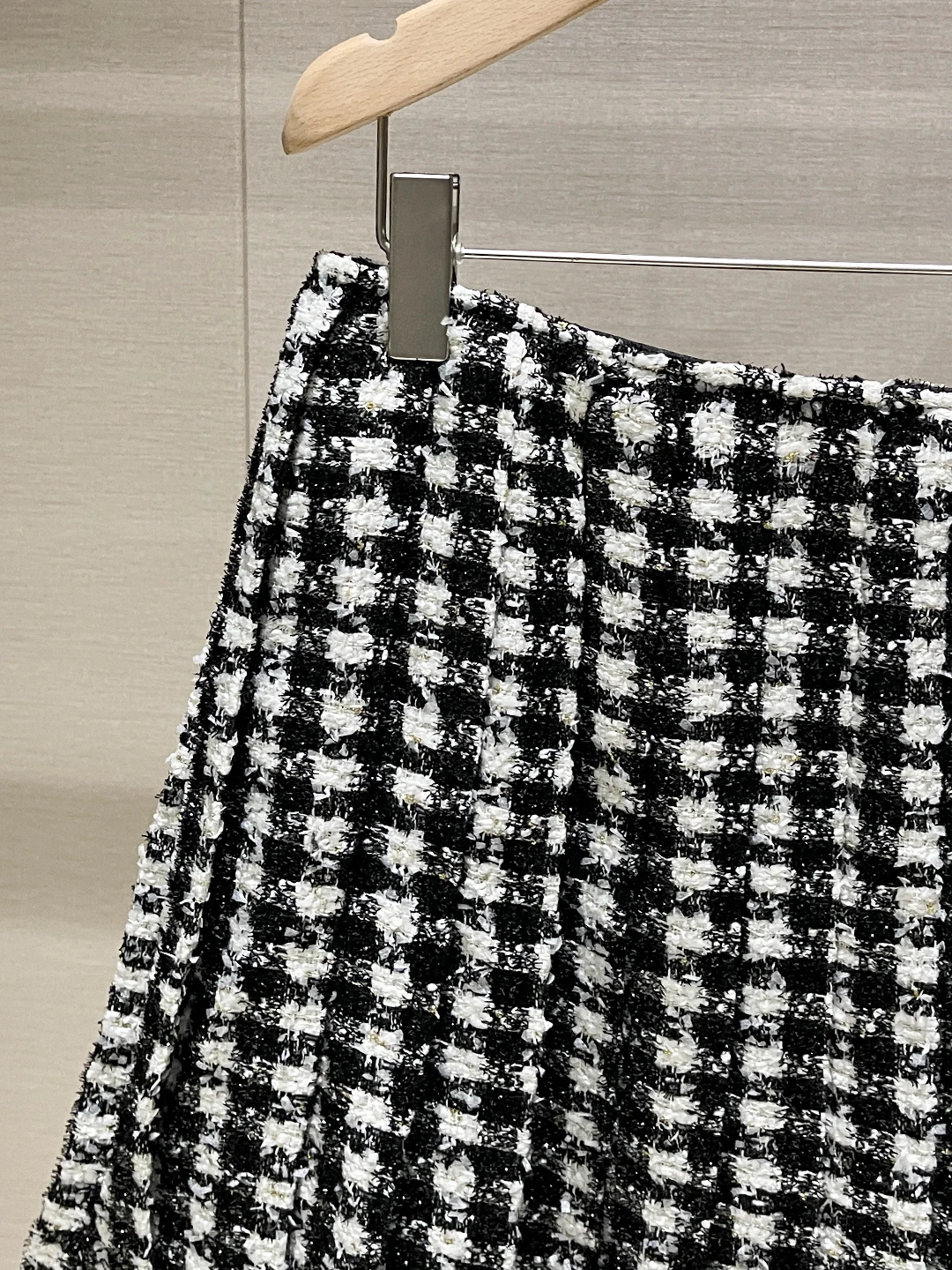   Spódnica w kratę z wysokim stanem, damska moda zima 2025, spódnica w kształcie litery A, efekt wyszczuplający, materiał tweed, odzież codzienna.