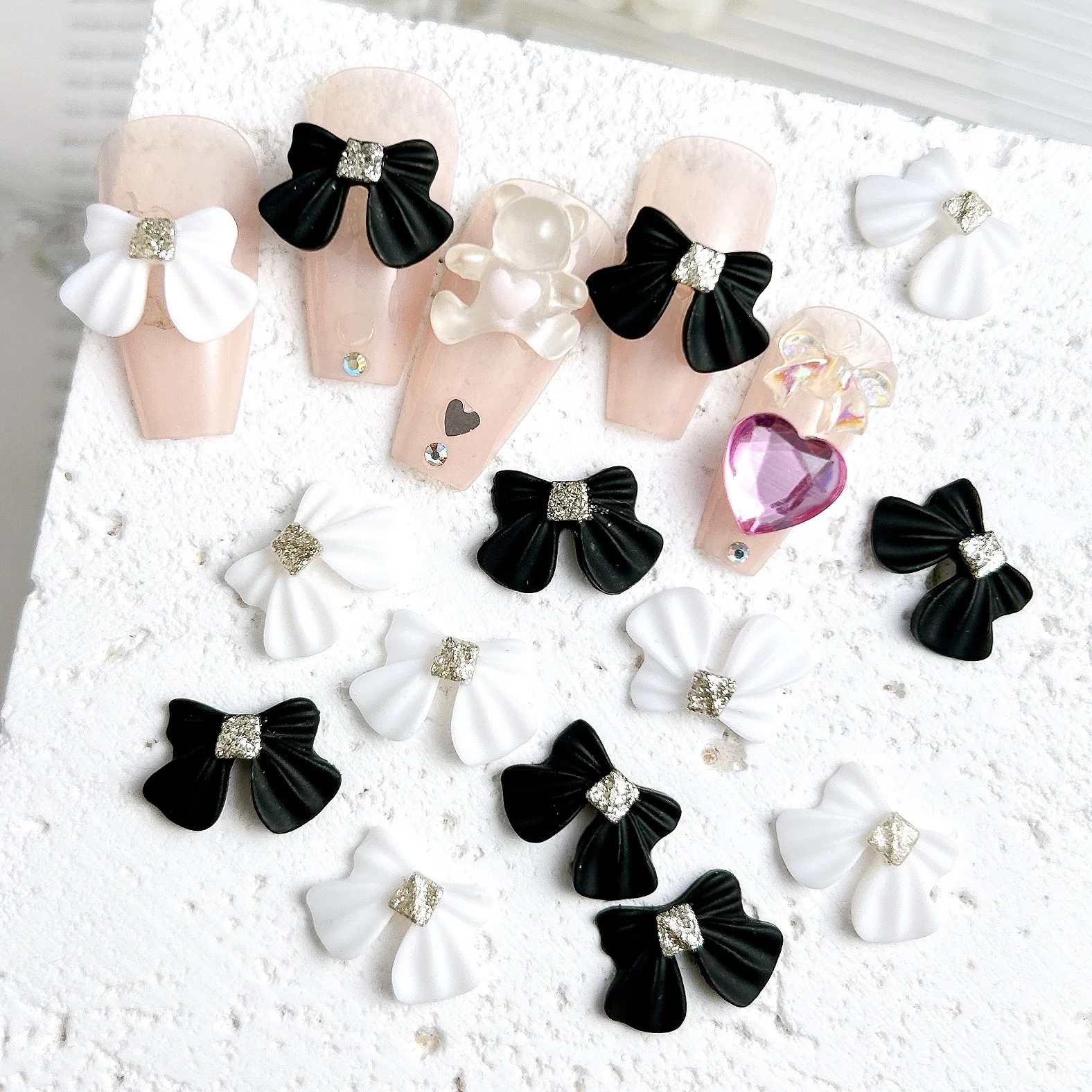 30PCS 3D Einfarbig Klassische Bogen Harz Nagel Charms Süße Kleine Duftende Stil Bogen Nail art Dekorationen DIY Haarnadel nägel Teile