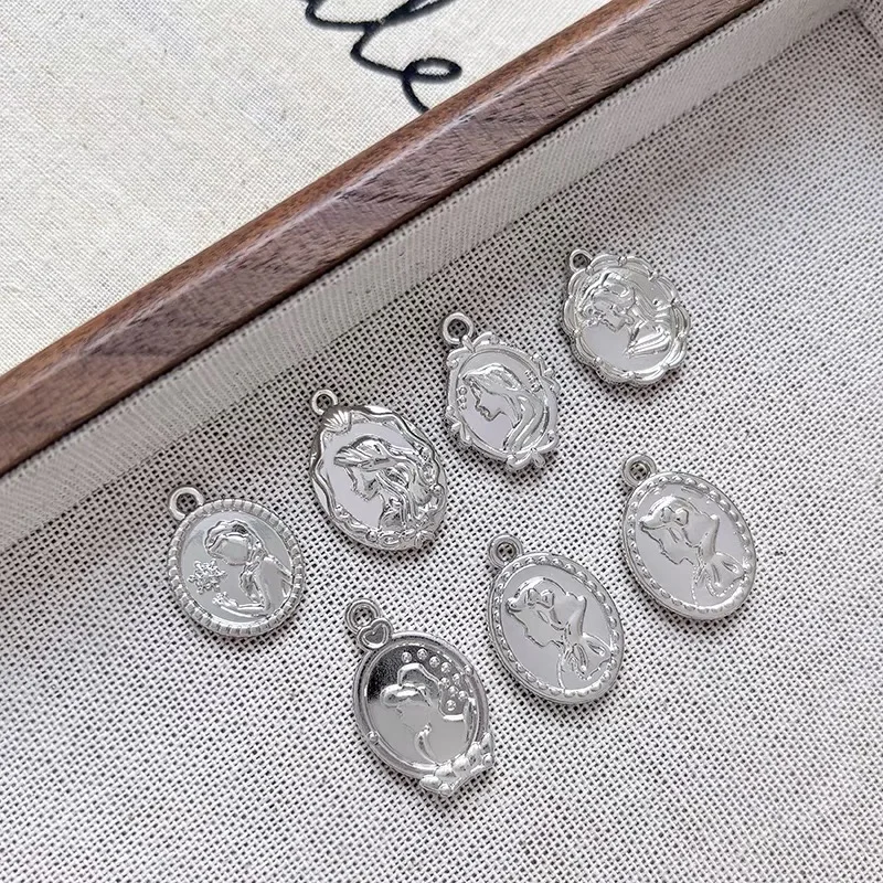 

50pcs/lot girls heads pattern core ovals shape alloy floating locket charms beads diy jewelry garment pendant accessory
