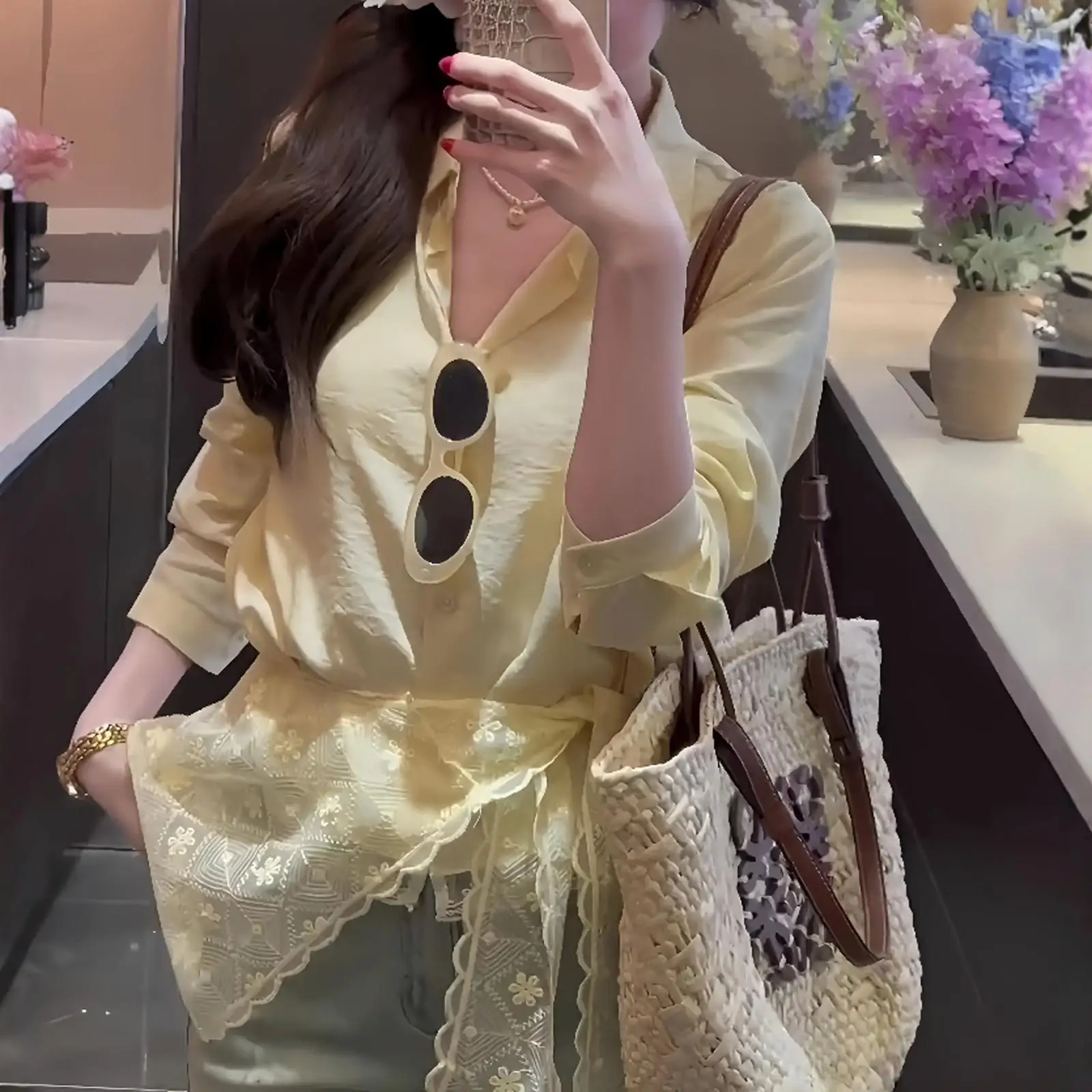 

Корейская женская блузка с кружевными вставками и длинными рукавами, свободного кроя, стройнящая, универсальная, весна-осень, новый дизайн, повседневная мода