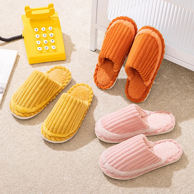 شباشب قطنية سكنية جديدة عالية الجمال لعام 2025 لخريف وشتاء المرأة من القطن الدافئ بالسحب مع شباشب مشعر