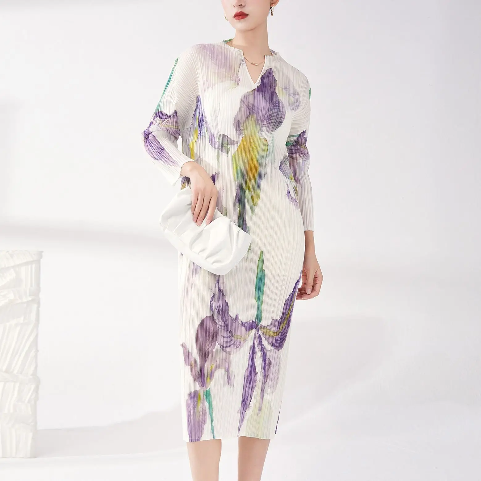 

Temperament Long-sleeved Women's Dress 2025 Summer New High-class Sense Fashion Casual Versatile V-neck Print Versatile Skirt