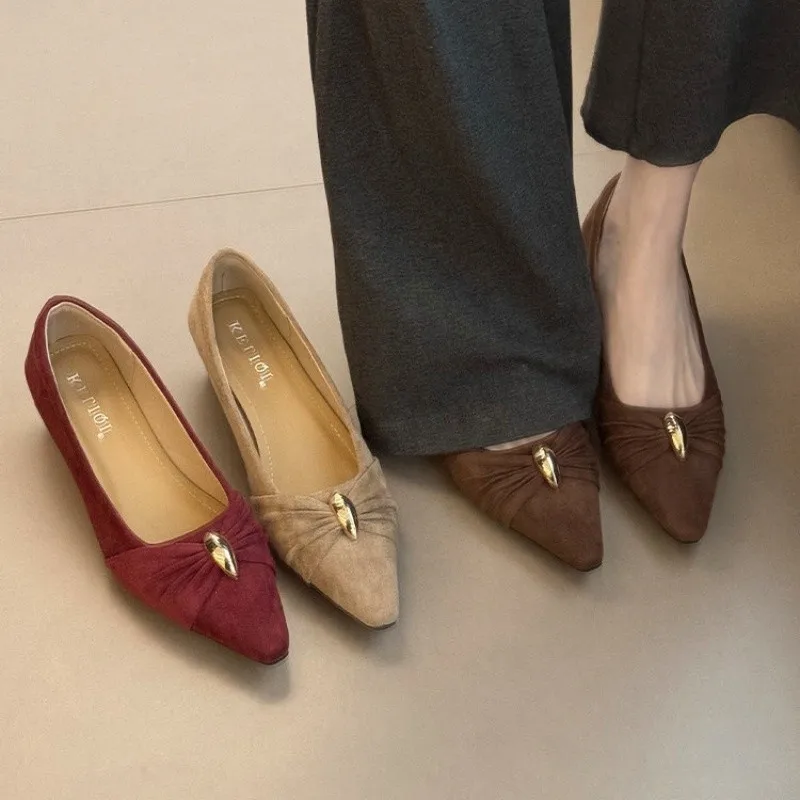 French-style Retro Pointed-toe Low-heeled Metal-fastened Mary Jane Women's Pumps with Pleated Low Heels