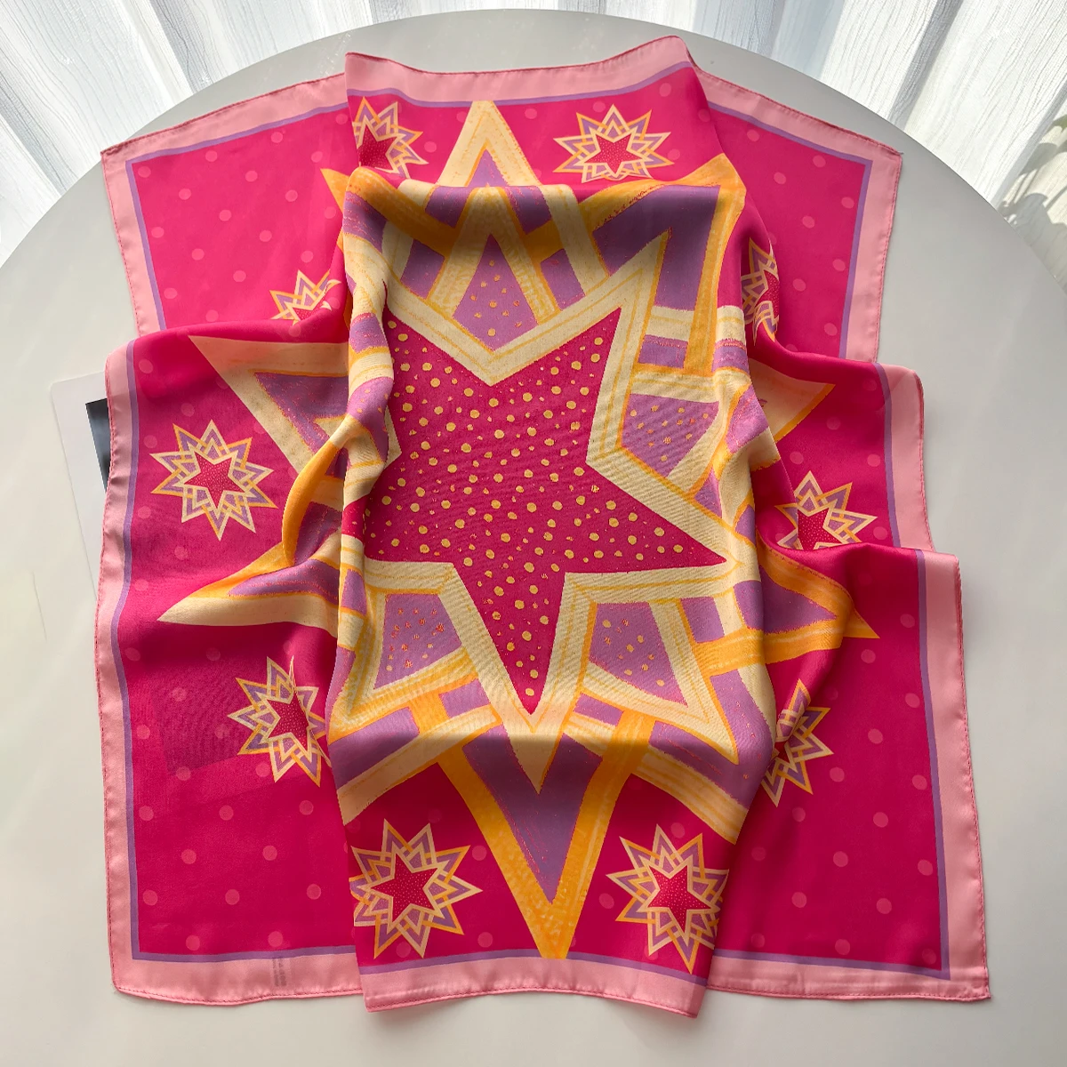 

2026 женский новый квадратный шарф, шелковый шейный платок с имитацией принта, бандана, платок, женская шаль, шарфы, повязка на голову, галстуки