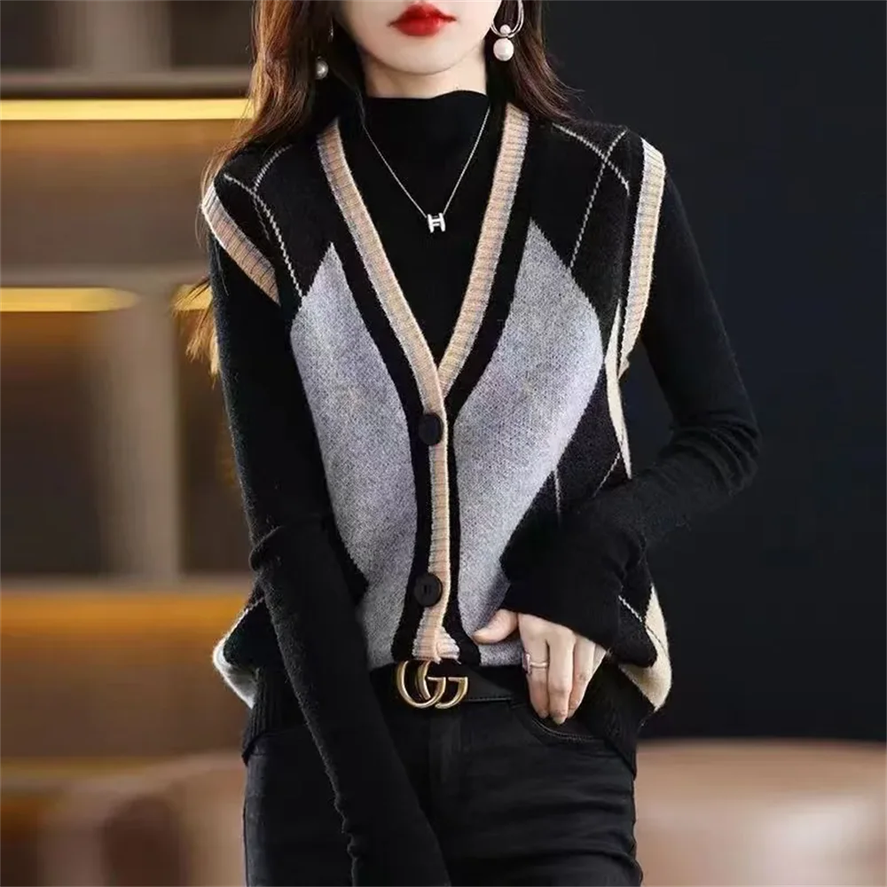 2024 New Spring and Autumn and Simple V-neck Panel Contrast Checker Print Knit Tank Top Winter Fashion Ethnic Style Horse Jacket