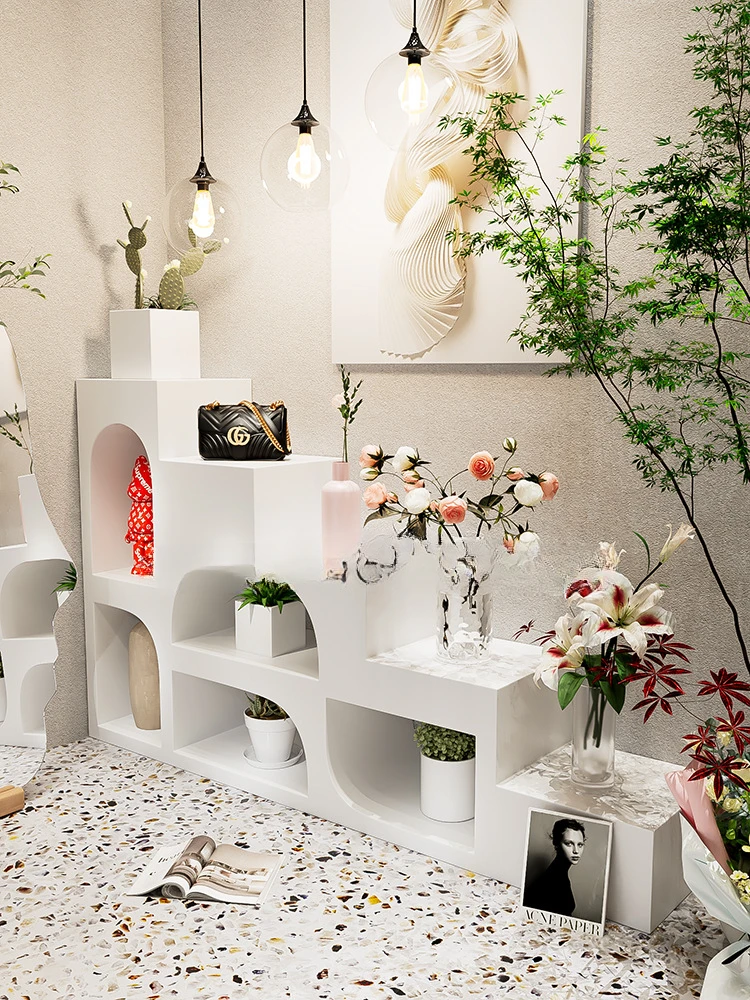 

Flower shop soft decoration Nakajima display stand against the wall, window decoration display props, shoe bags, flowing water