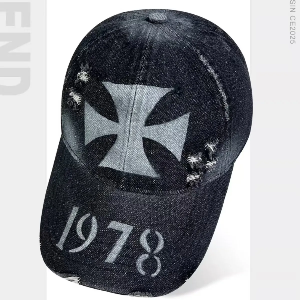 Retro, Personalized Hand-Drawn Cross-Stitch Baseball Cap for Men and Women, Featuring a Sunshade and Frayed Duckbill Design.