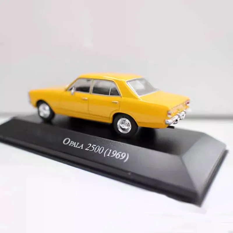 Diecast 1:43 Scale Opala 2500 60s Model Alloy Car Finished Product Simulation Series Toy Automobile Souvenirs Collection Gift