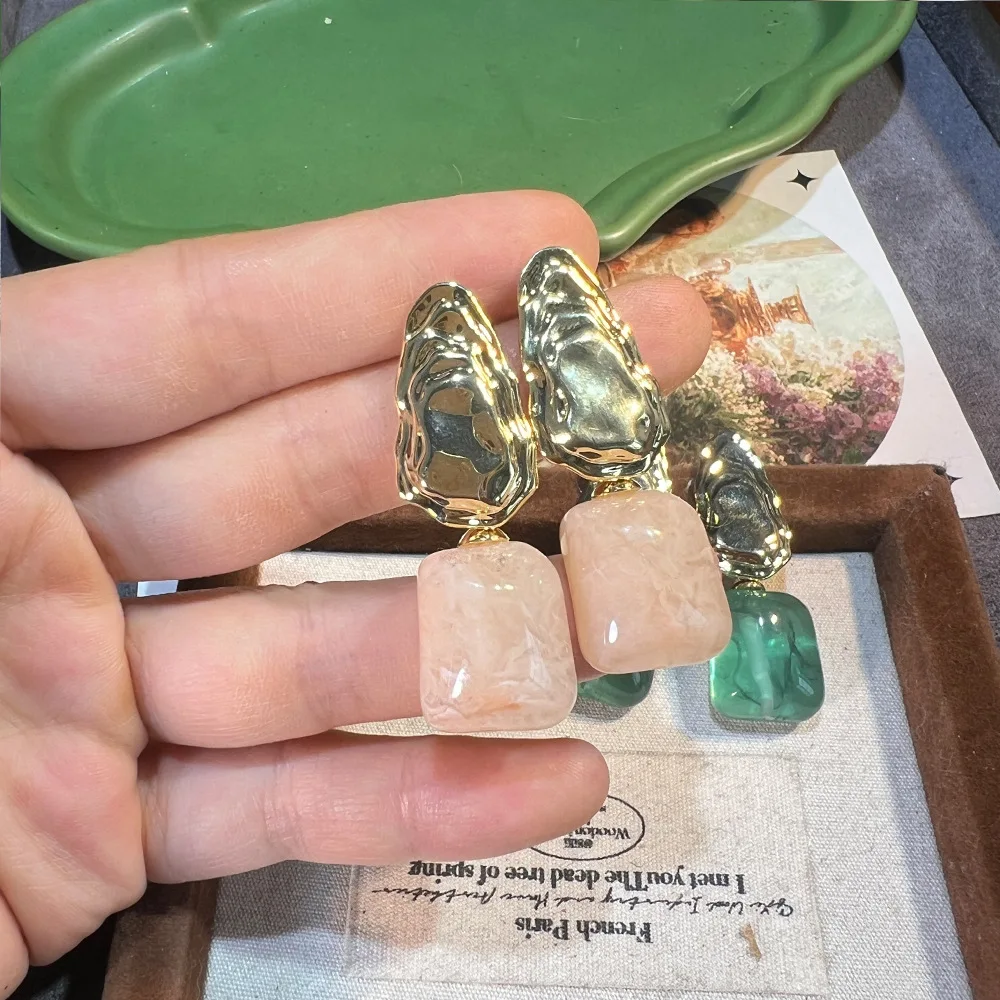 Niche design high-end sense light luxury versatile retro amber splicing resin stud earrings