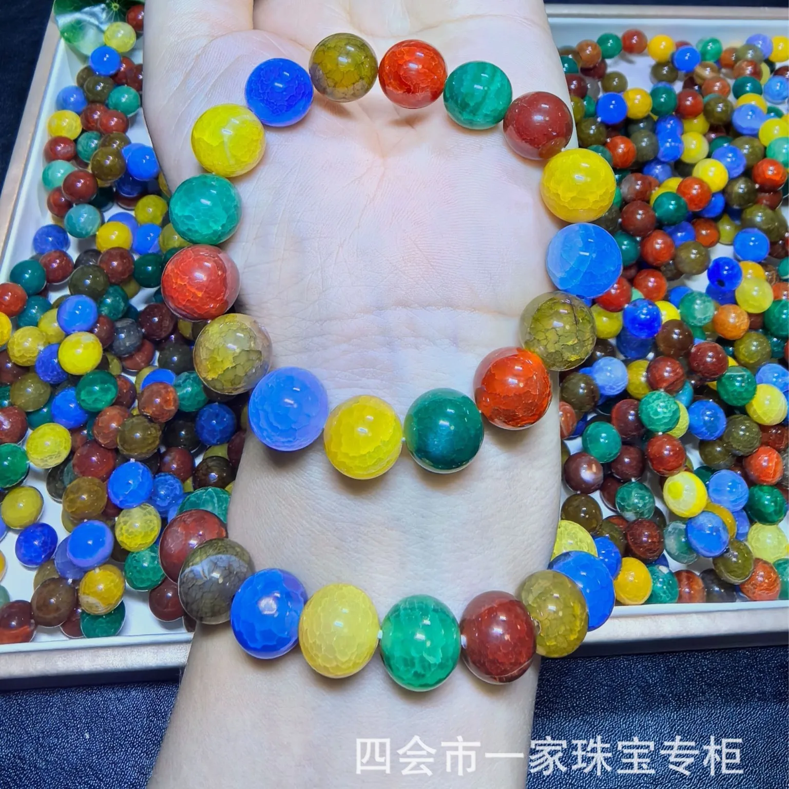 

Масштабный агатовый браслет с несколькими драгоценными камнями, красочный зеленый, красный узор дракона