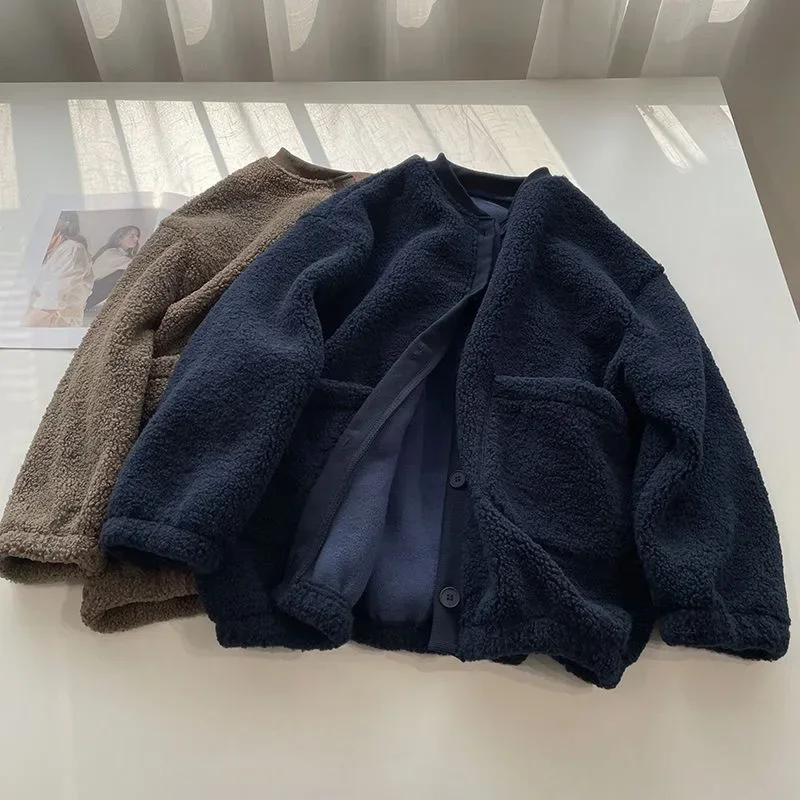 Pele de cordeiro aparada de lã espessada estilo beisebol suéter casaco para mulheres outono inverno estudante cor pura botão cardigan com capuz