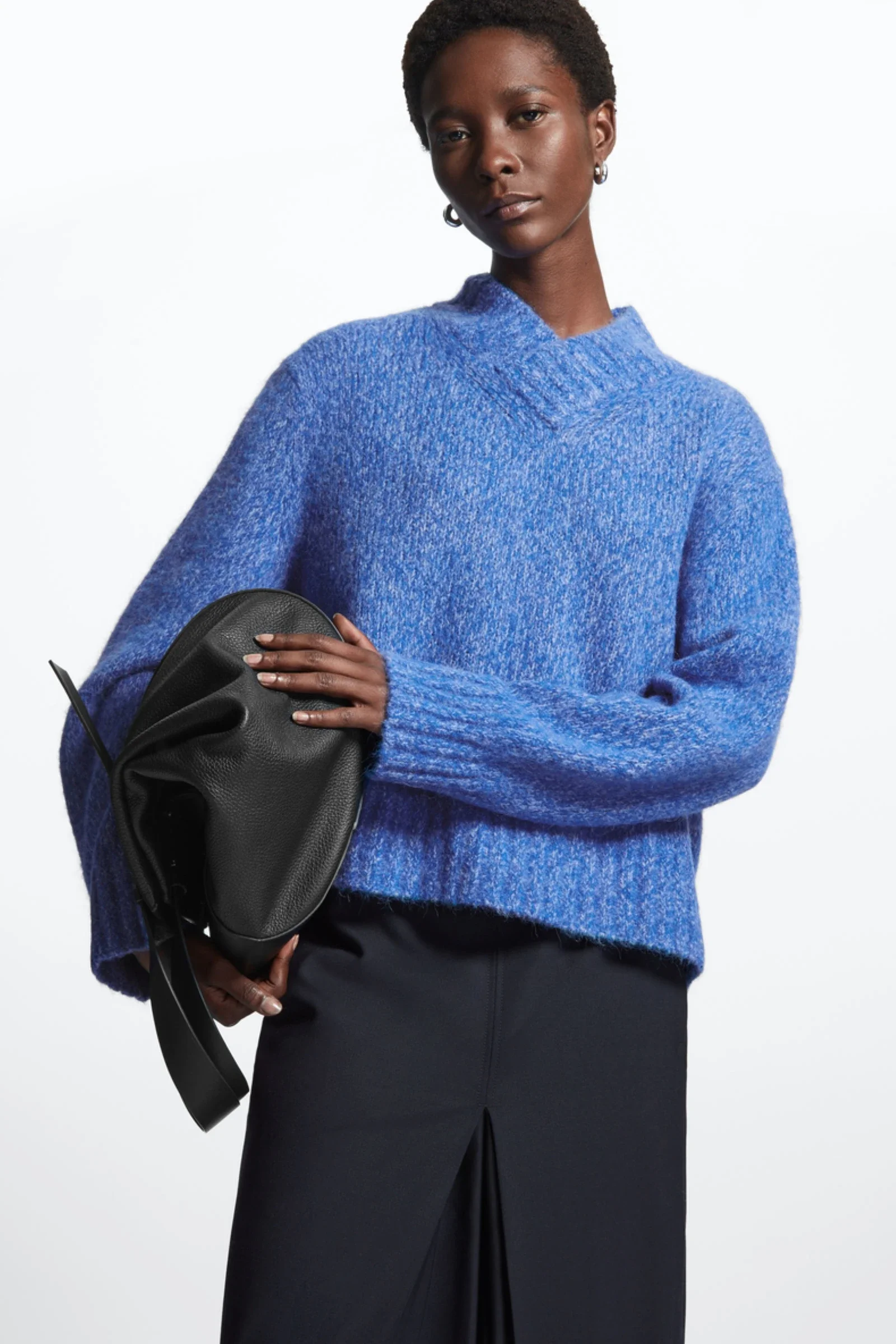 

Ethereal costume 2025 cos winter new style of Ladies' casual fashion standard style semi-high V-neck wool blend sweater