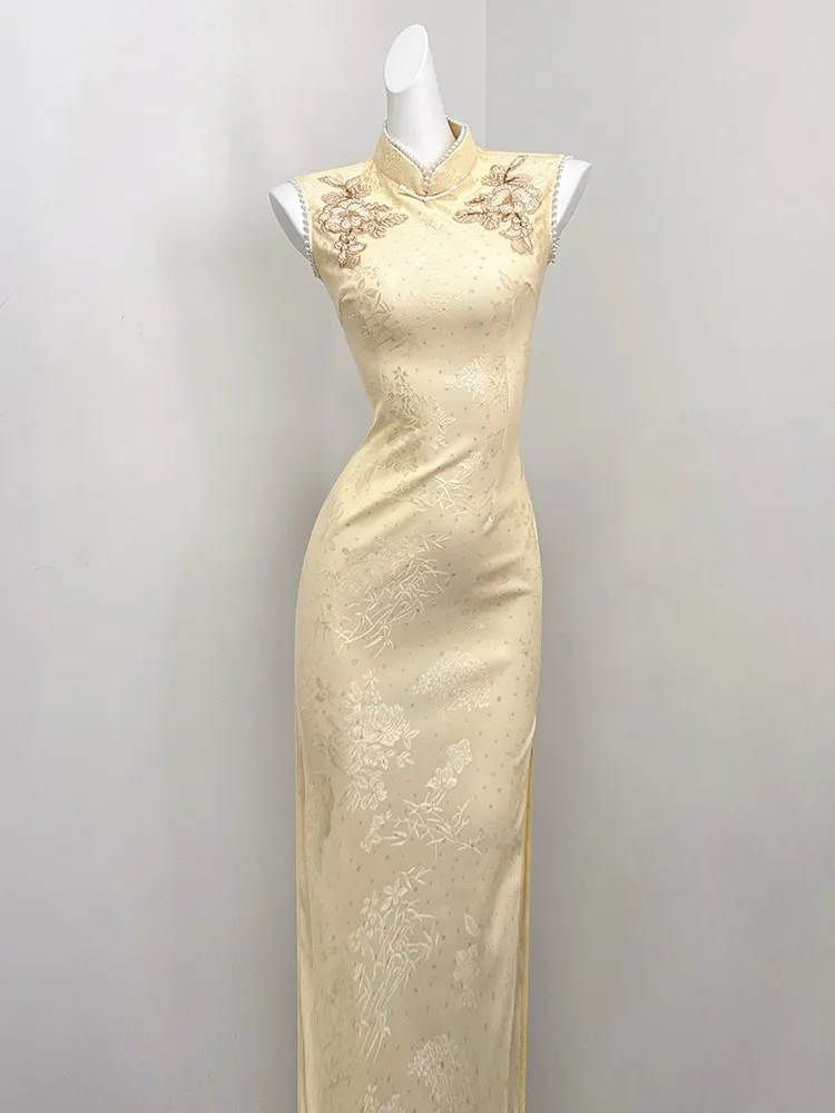 

A light yellow cheongsam women's thin new Chinese-style lace engagement dress that is elegant and beautiful for women